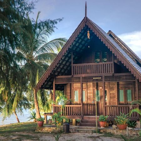 Bayu Lestari Island Resort Mersing Exterior photo