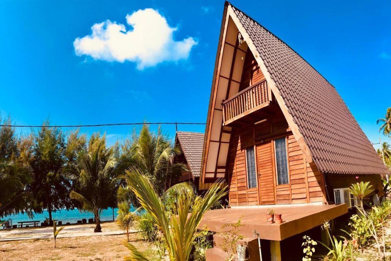 Bayu Lestari Island Resort Mersing Exterior photo