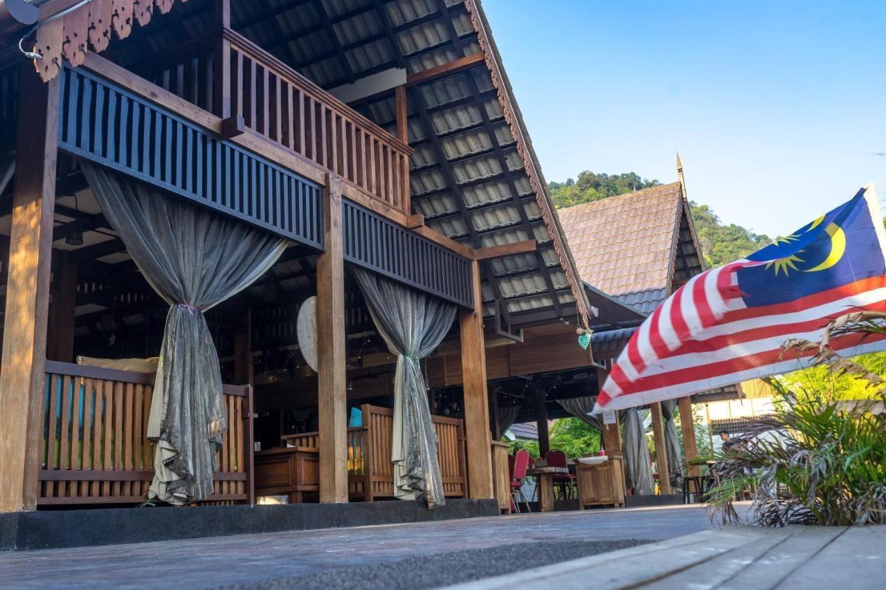 Bayu Lestari Island Resort Mersing Exterior photo