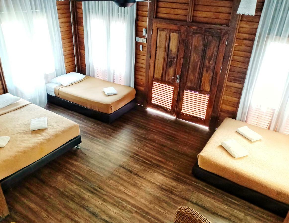 Bayu Lestari Island Resort Mersing Exterior photo